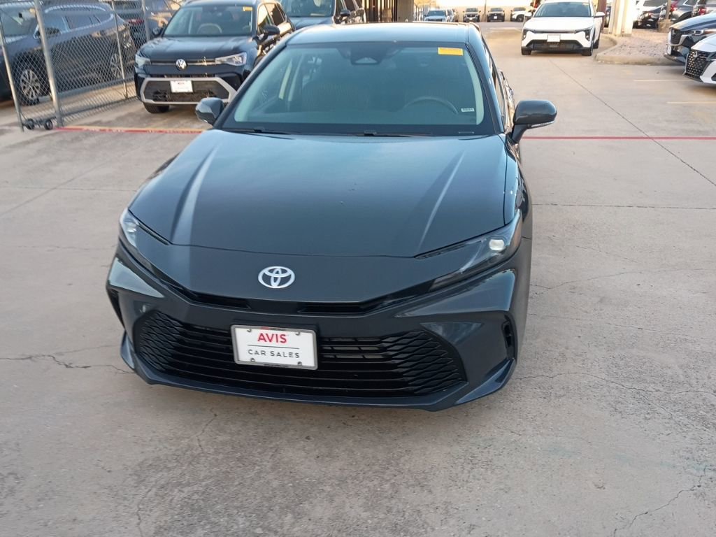 Used 2025 Toyota Camry LE image 5