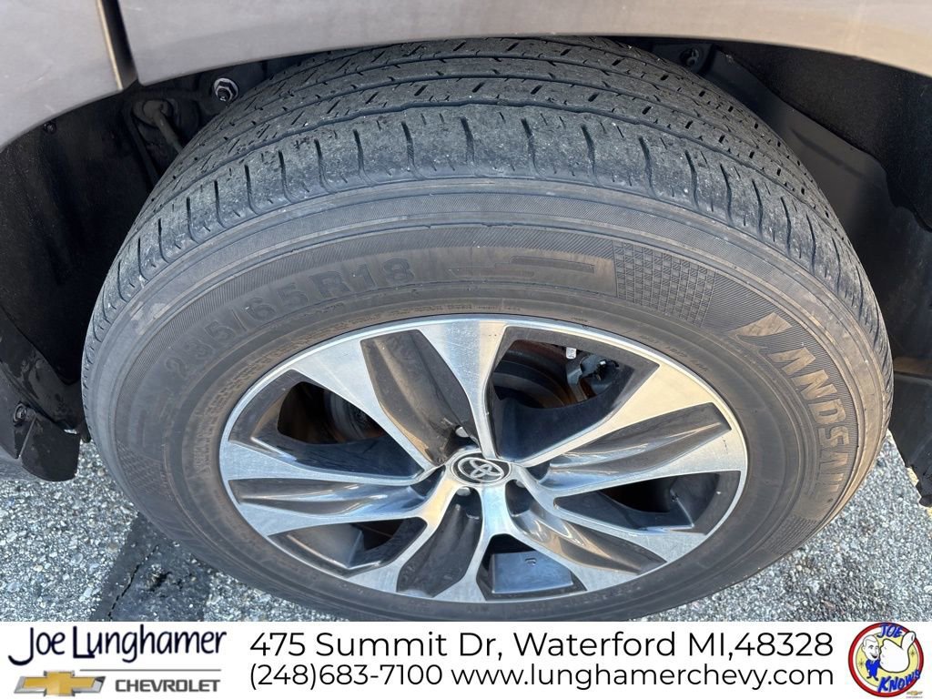 Used 2020 Toyota Highlander XLE FWD image 11