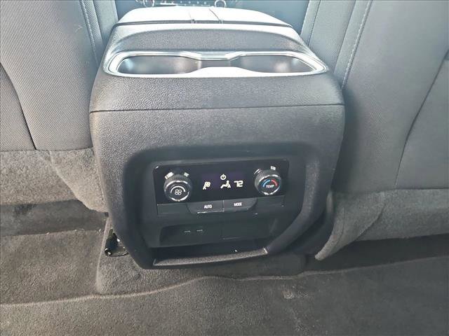 Used 2025 Chevrolet Traverse LT image 17