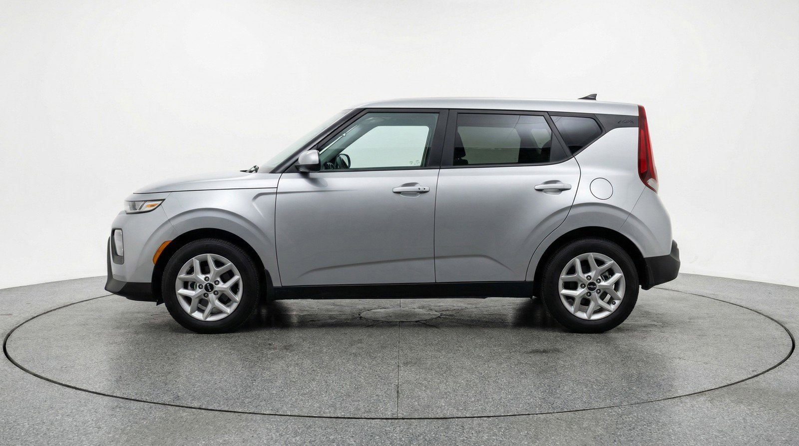 Used 2025 Kia Soul LX w/ LX Technology Package FWD image 3