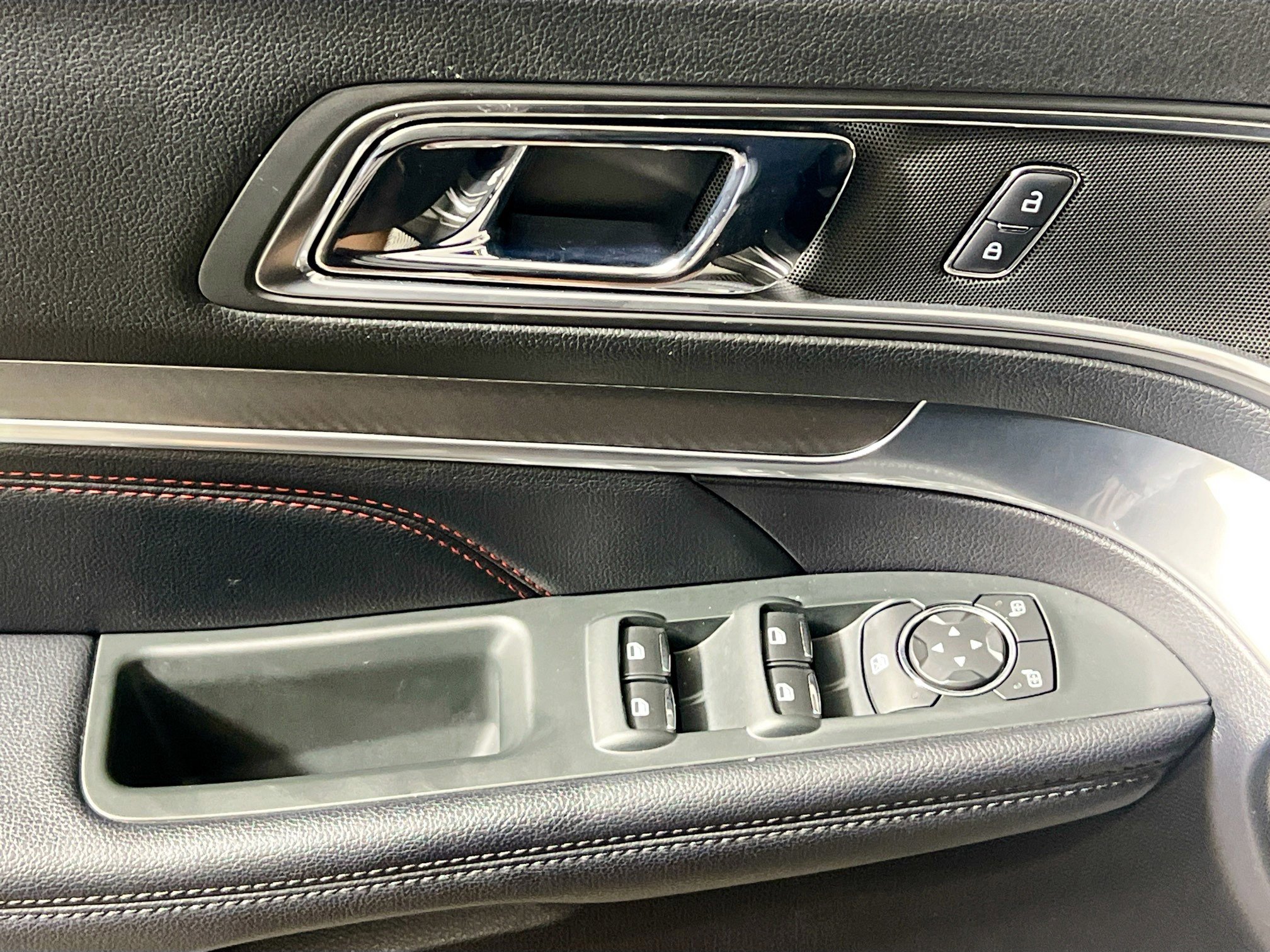 Used 2019 Ford Explorer Sport image 16