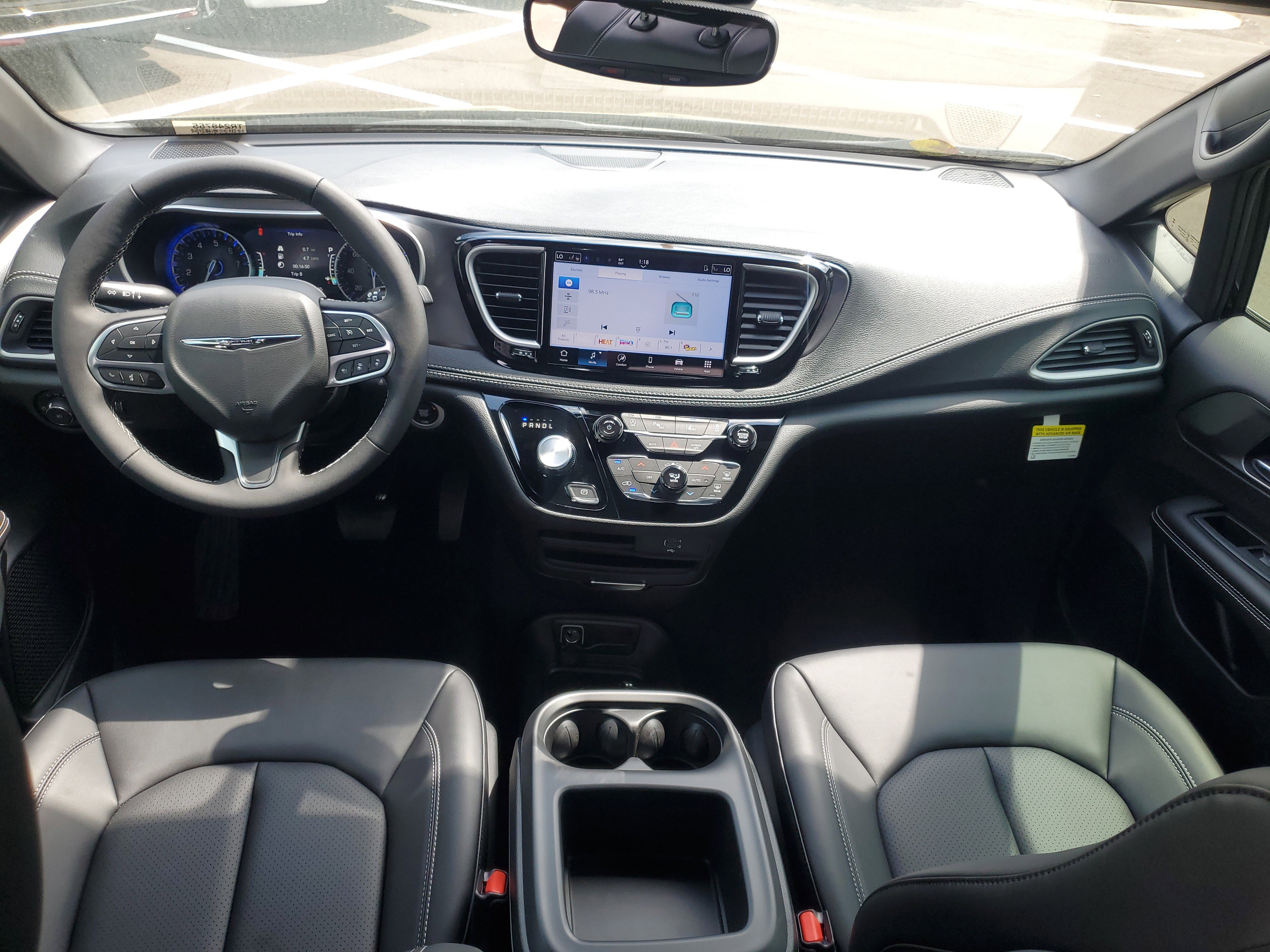 New 2026 Chrysler Pacifica Select image 10