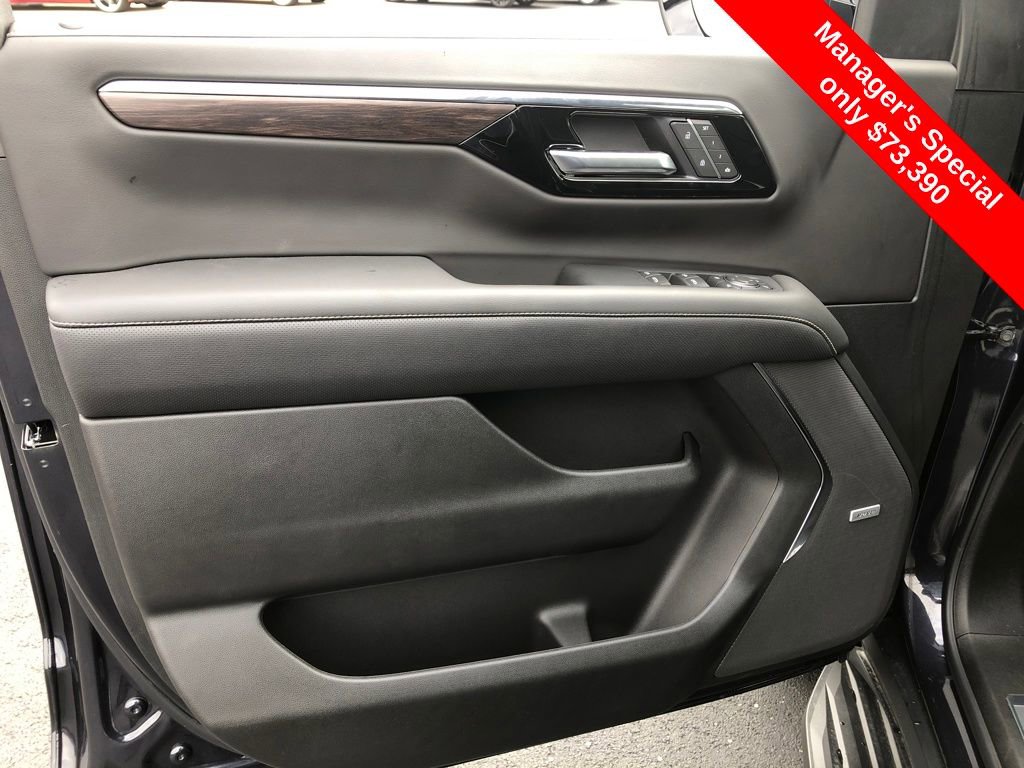 Used 2025 Chevrolet Suburban Premier image 18