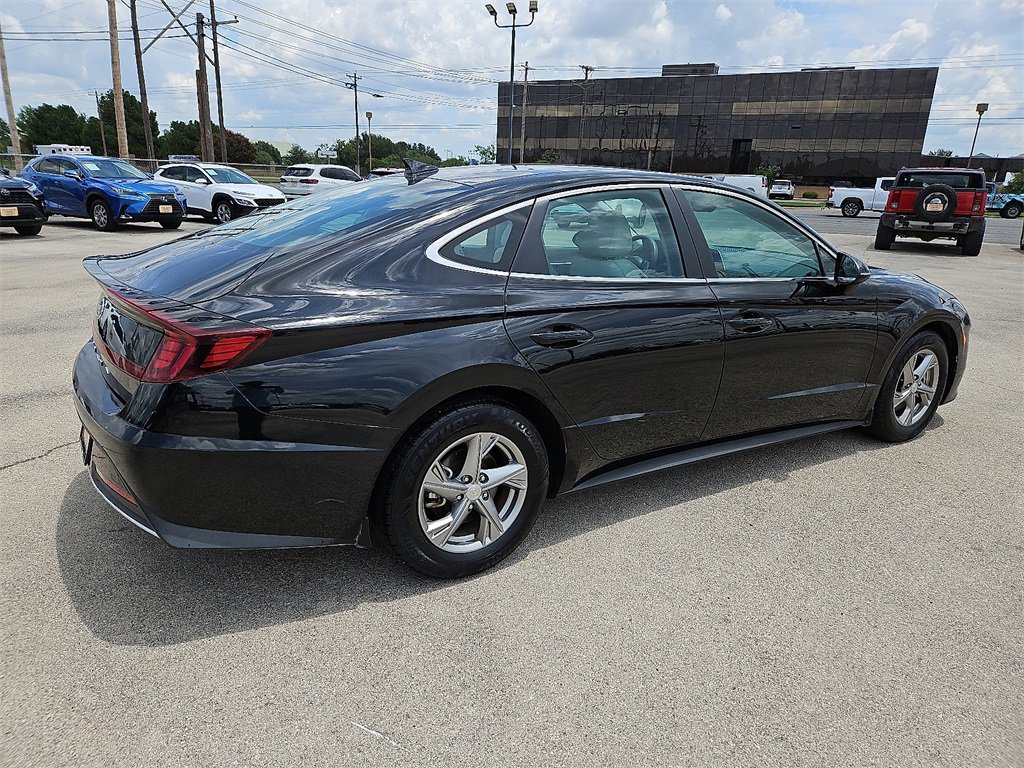 Used 2022 Hyundai Sonata SE w/ Winter Weather Package image 8