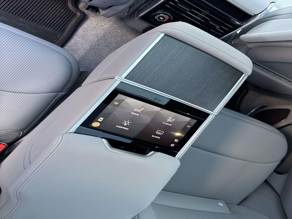 New 2026 Land Rover Range Rover SV image 13