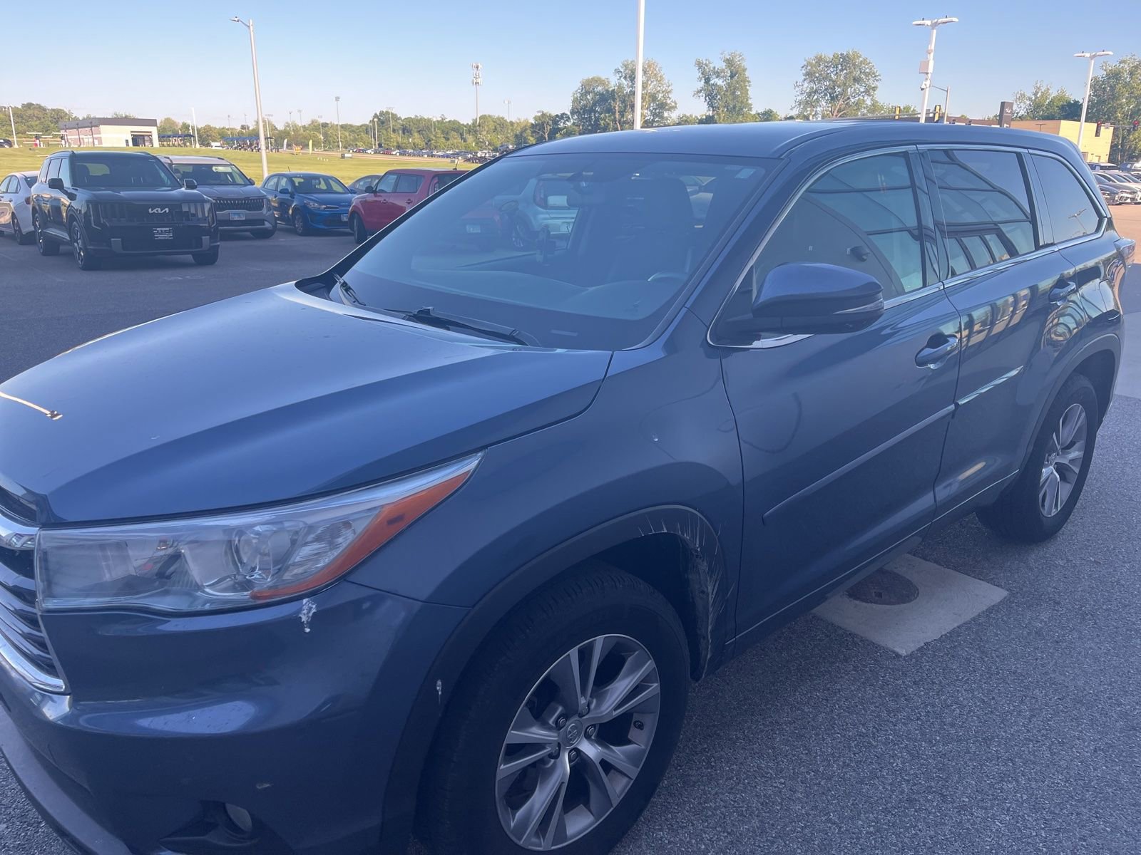 Used 2015 Toyota Highlander Plus FWD image 1