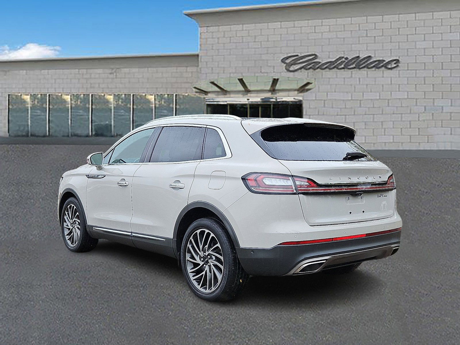 Used 2020 Lincoln Nautilus Reserve image 6