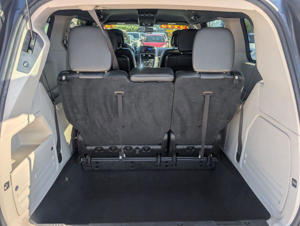 Used 2018 Dodge Grand Caravan SXT image 12