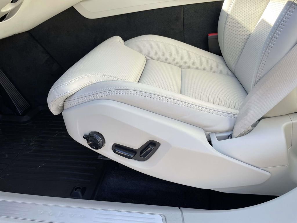 New 2026 Volvo XC60 B5 Ultra w/ Protection Package Premier image 8