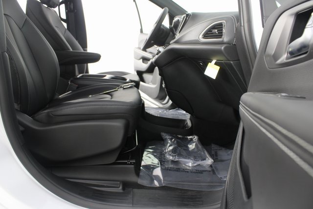New 2026 Chrysler Pacifica Select image 23
