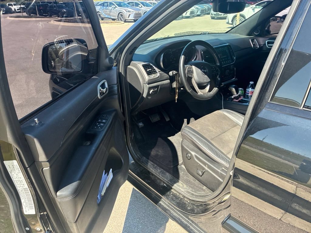 Used 2020 Jeep Grand Cherokee Altitude AWD/4WD image 19