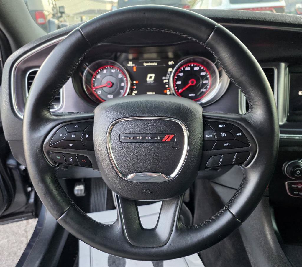 Used 2018 Dodge Charger SXT RWD image 31