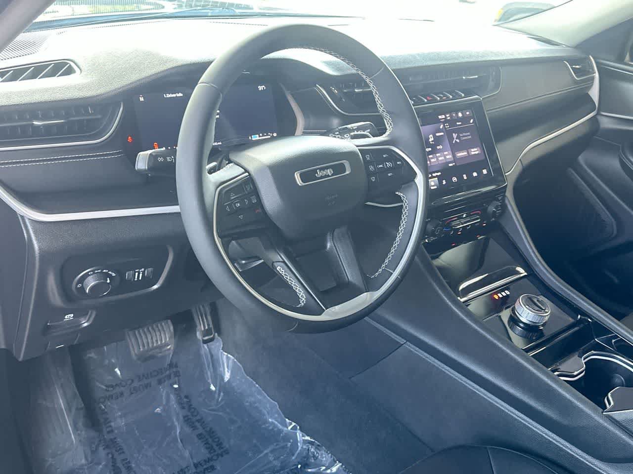 Used 2023 Jeep Grand Cherokee L Laredo AWD/4WD image 13