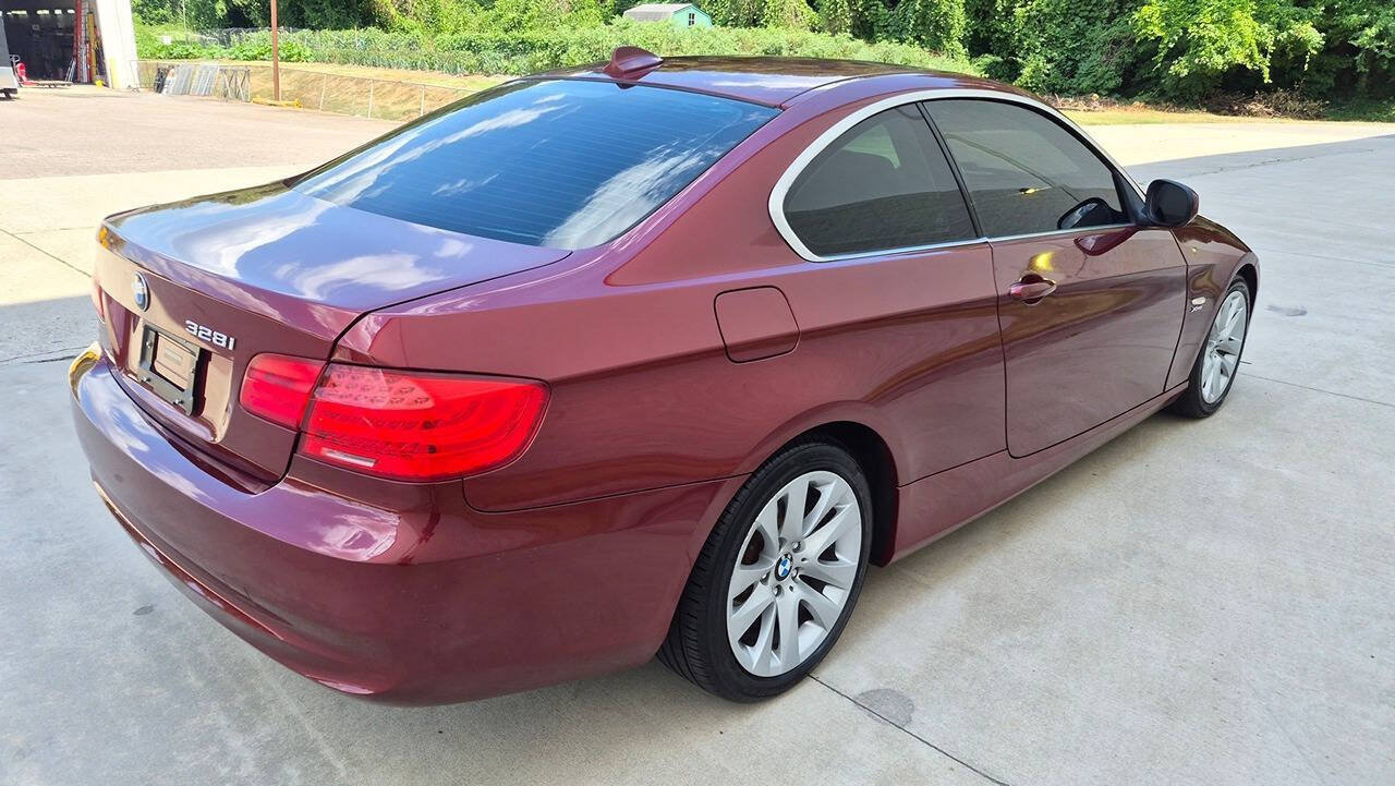 Used 2011 BMW 328i xDrive Coupe AWD/4WD image 9