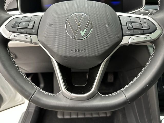 Used 2025 Volkswagen Taos SE image 15