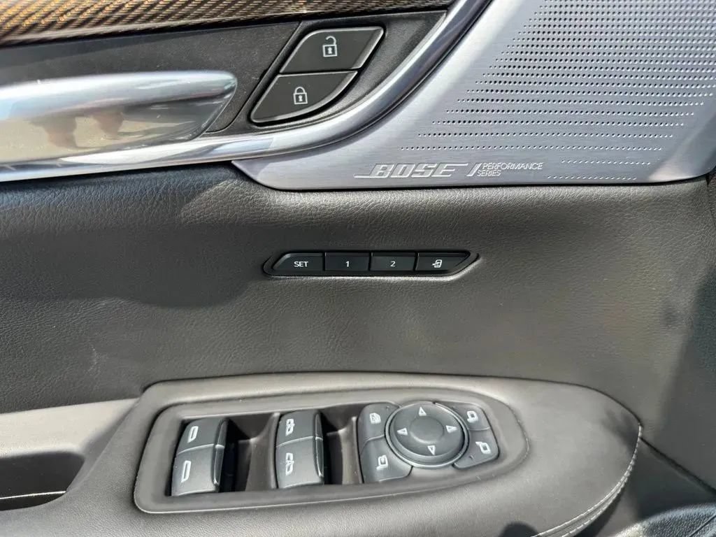 Used 2024 Cadillac XT6 Sport w/ Platinum Package AWD/4WD image 13