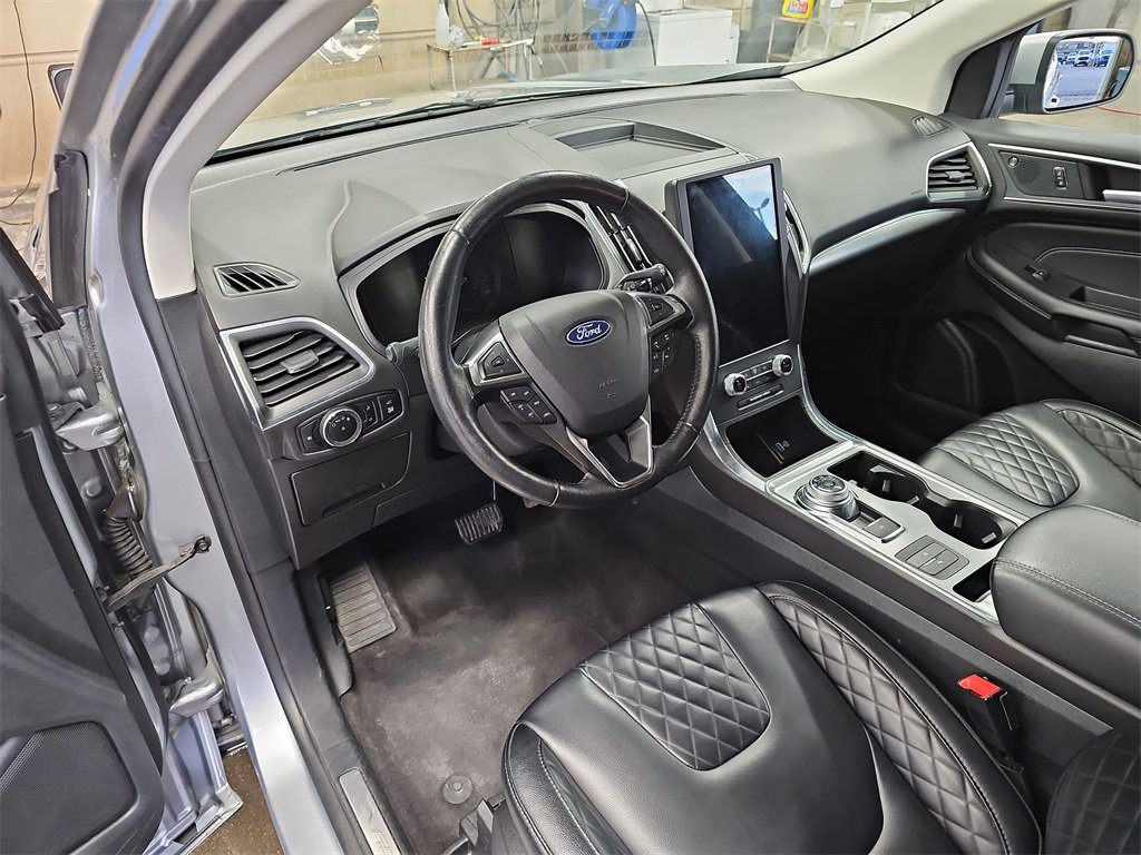 Used 2024 Ford Edge Titanium image 16