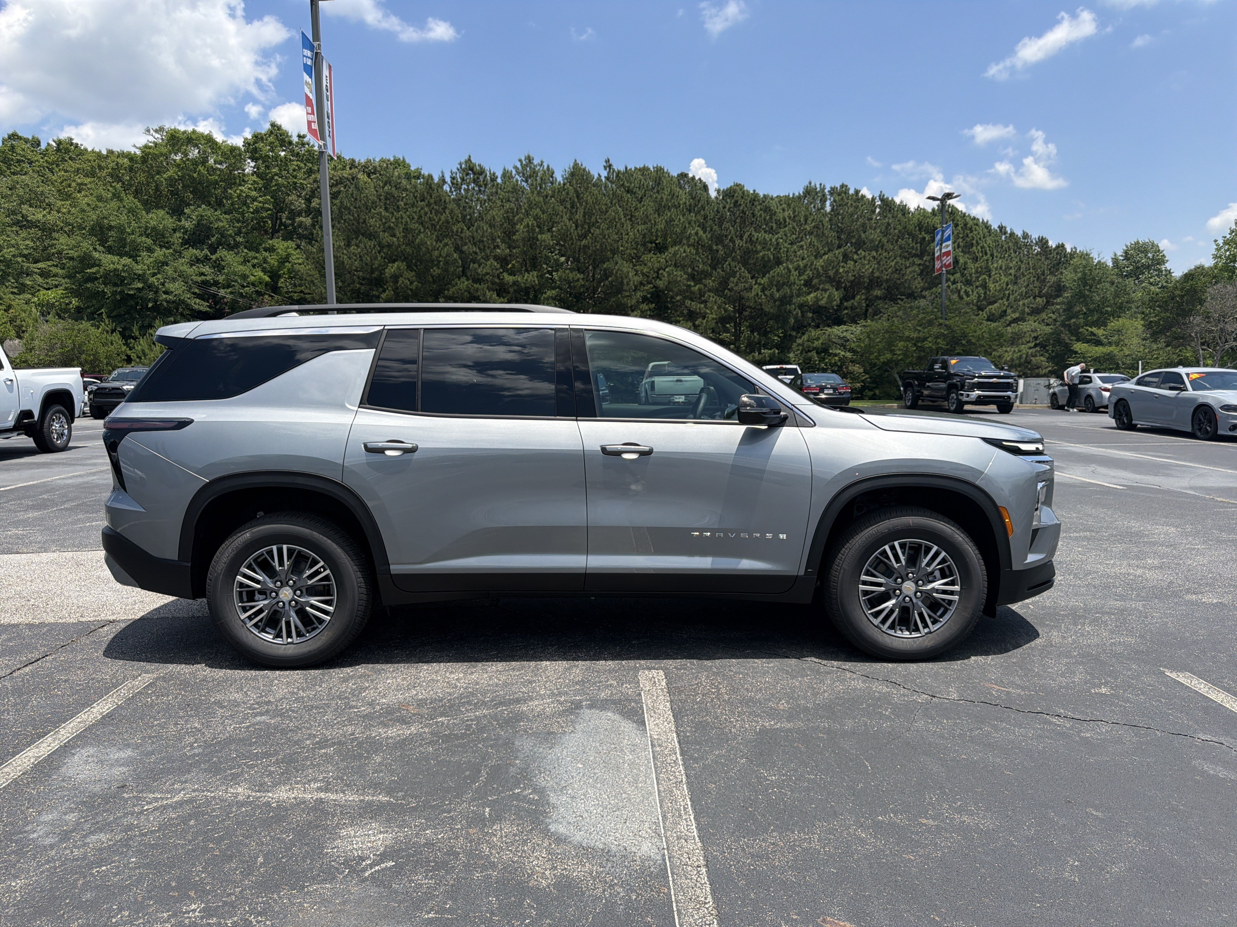 New 2026 Chevrolet Traverse LT FWD image 4
