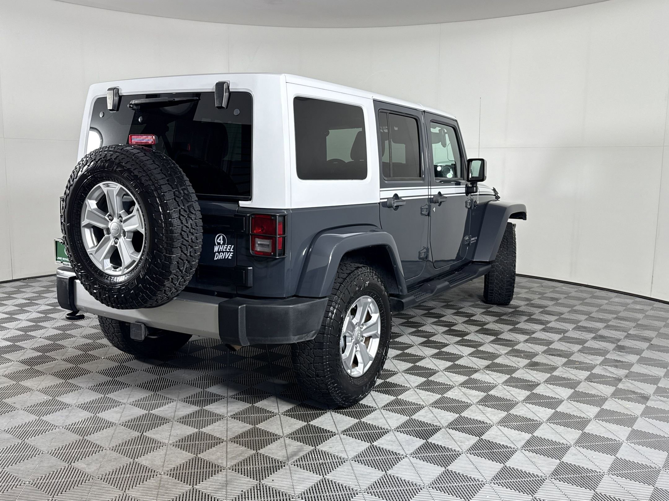 Used 2017 Jeep Wrangler Unlimited Sahara w/ Quick Order Package 24E Chief AWD/4WD image 9