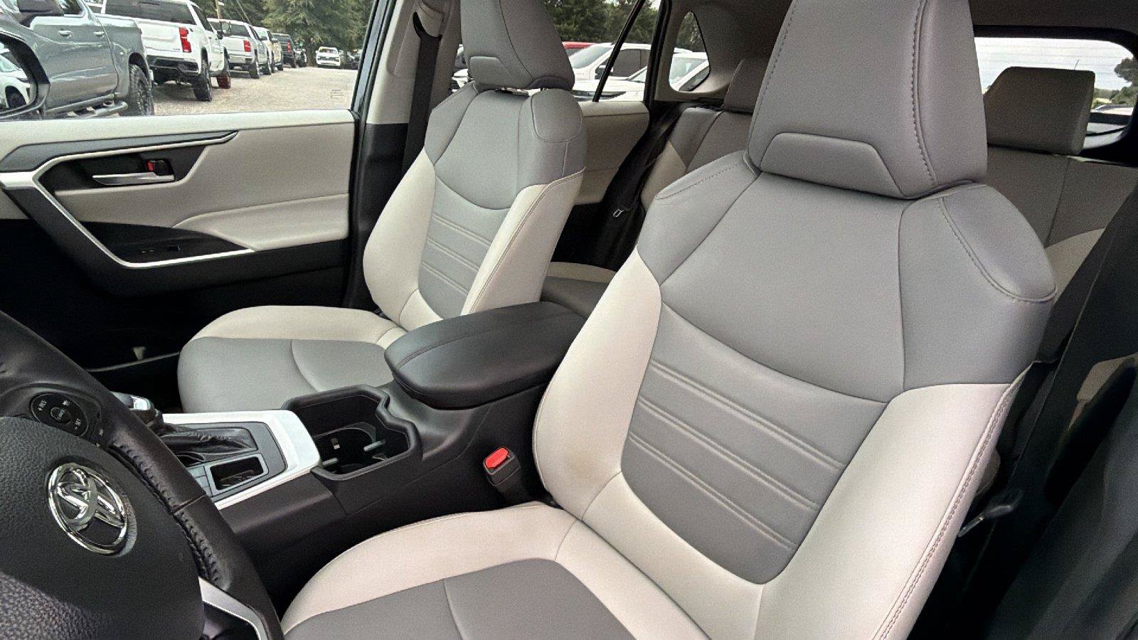 Used 2023 Toyota RAV4 XLE Premium AWD/4WD image 5