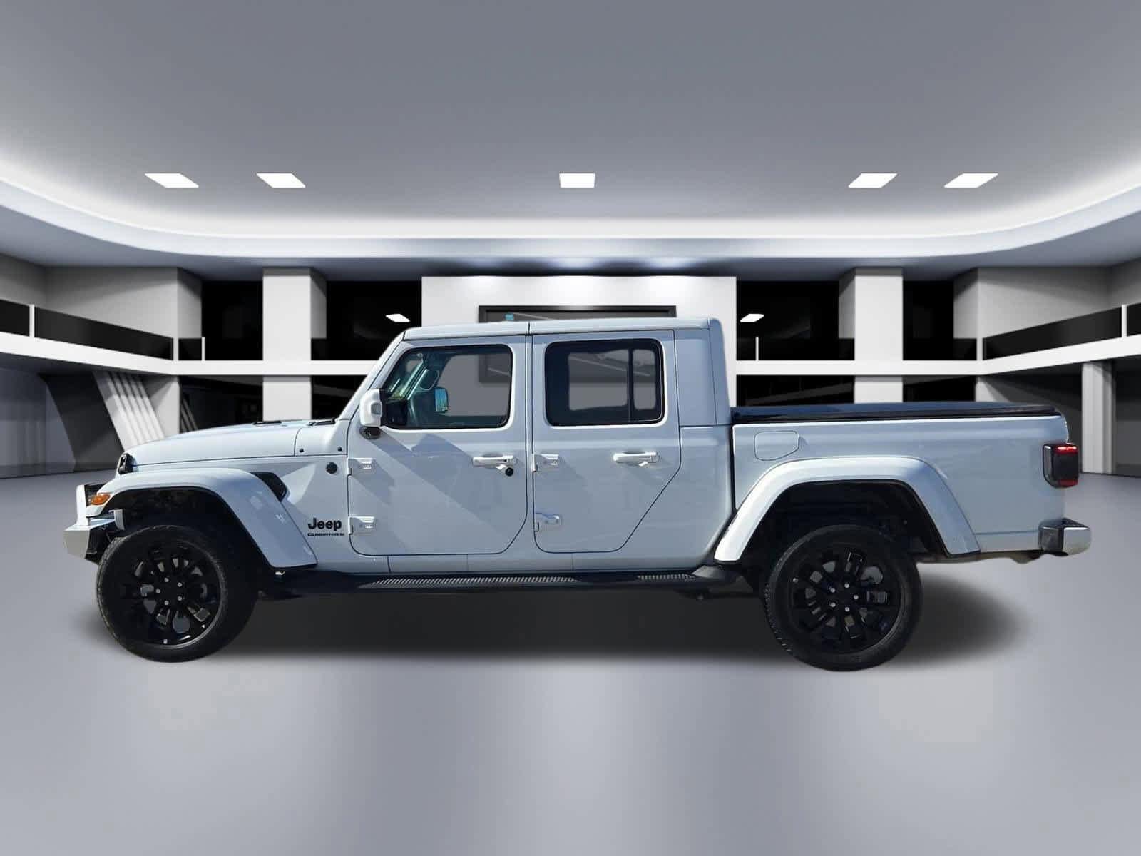 Used 2023 Jeep Gladiator Overland image 3