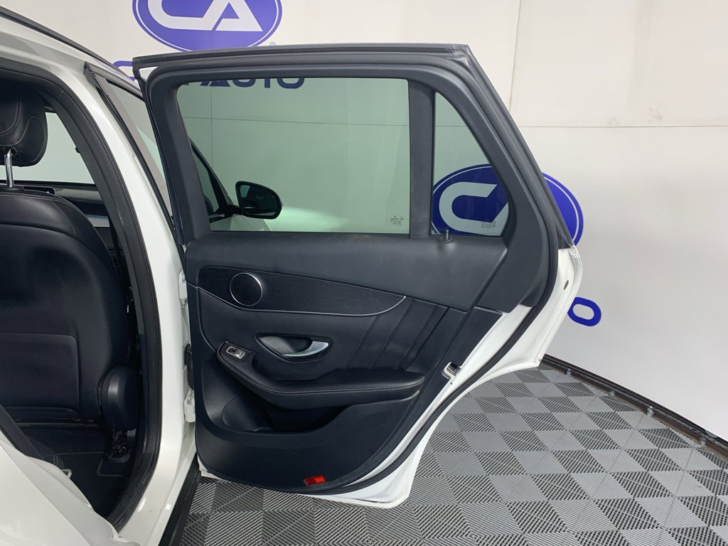 Used 2022 Mercedes-Benz GLC 300 4MATIC image 38