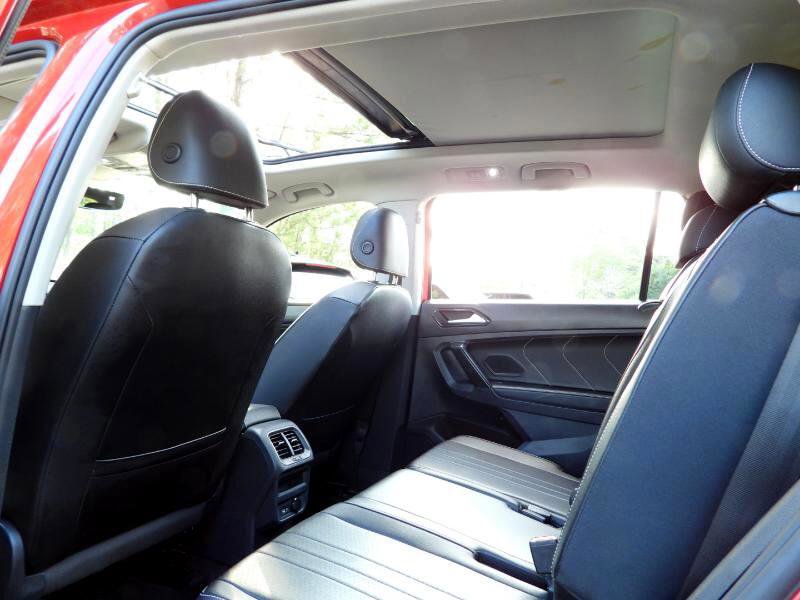 Used 2023 Volkswagen Tiguan SE w/ Panoramic Sunroof Package image 30