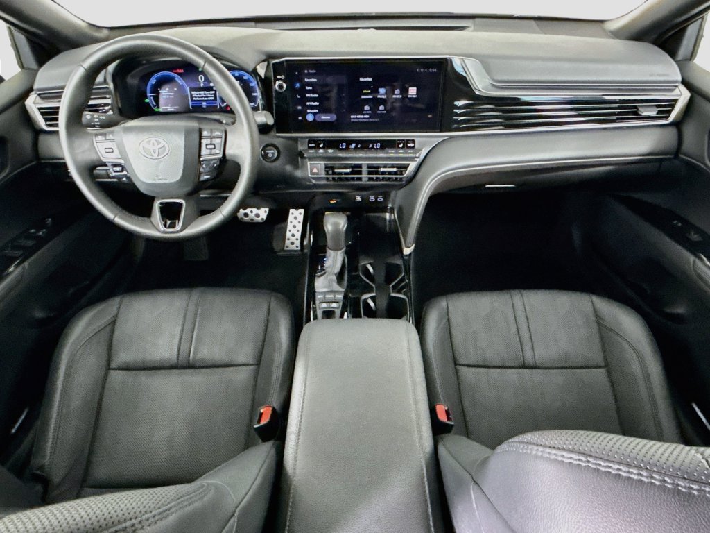 Used 2025 Toyota Camry XSE FWD image 13