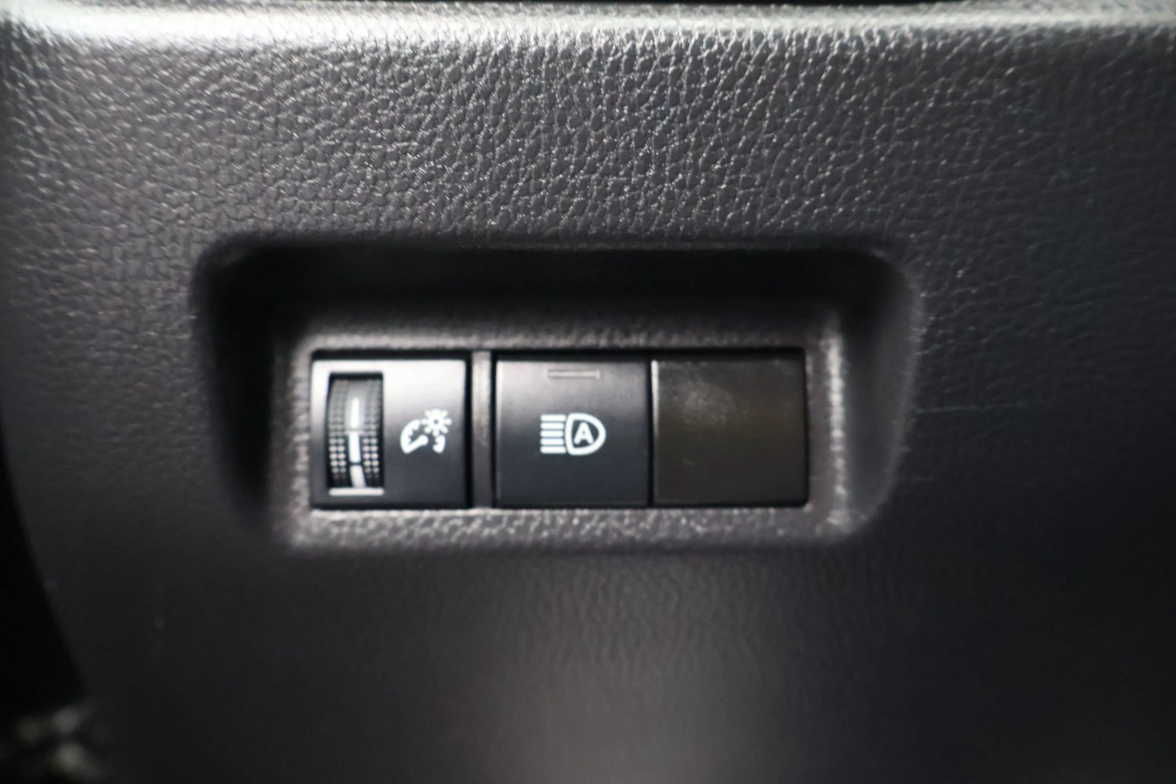Used 2025 Toyota RAV4 XLE FWD image 19