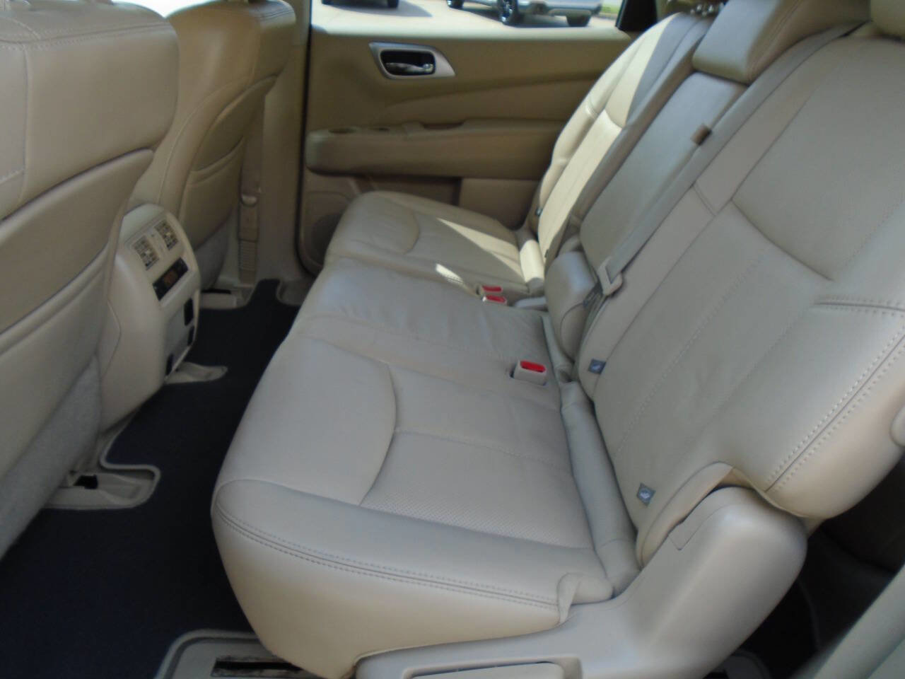 Used 2014 Nissan Pathfinder Platinum w/ Platinum Premium Package FWD image 10