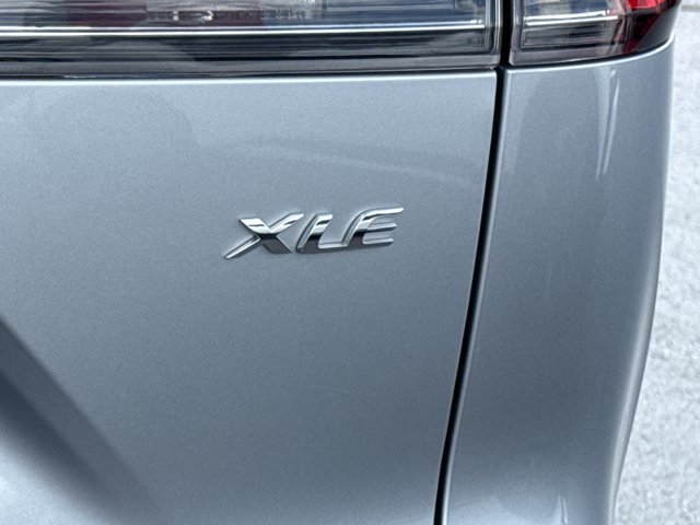 Used 2025 Toyota Corolla Cross XLE FWD image 9
