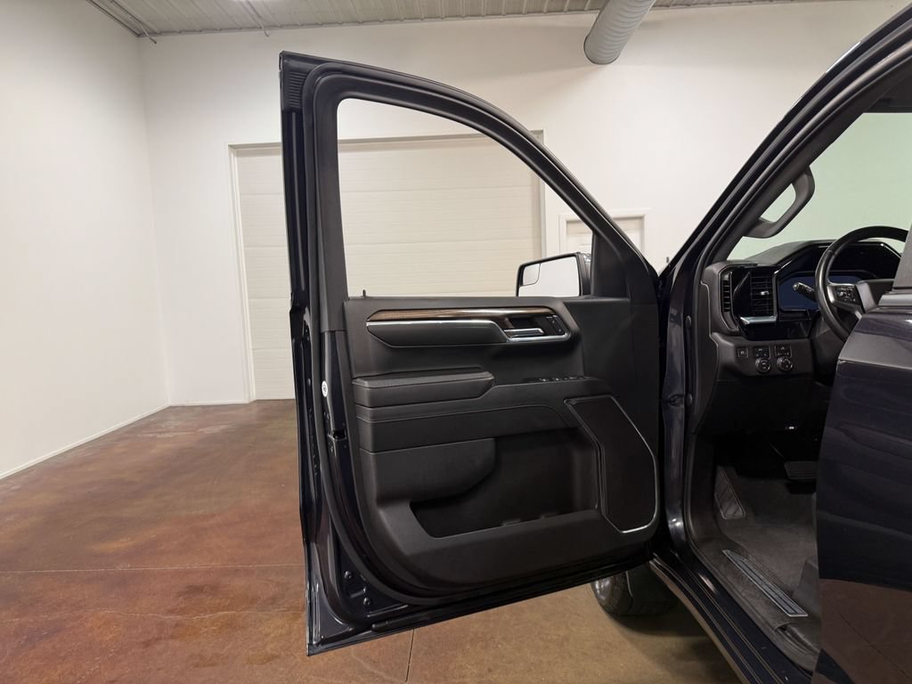 Used 2023 Chevrolet Silverado 1500 LT AWD/4WD image 57
