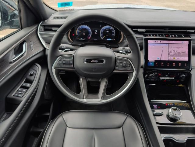 Used 2025 Jeep Grand Cherokee Limited AWD/4WD image 18