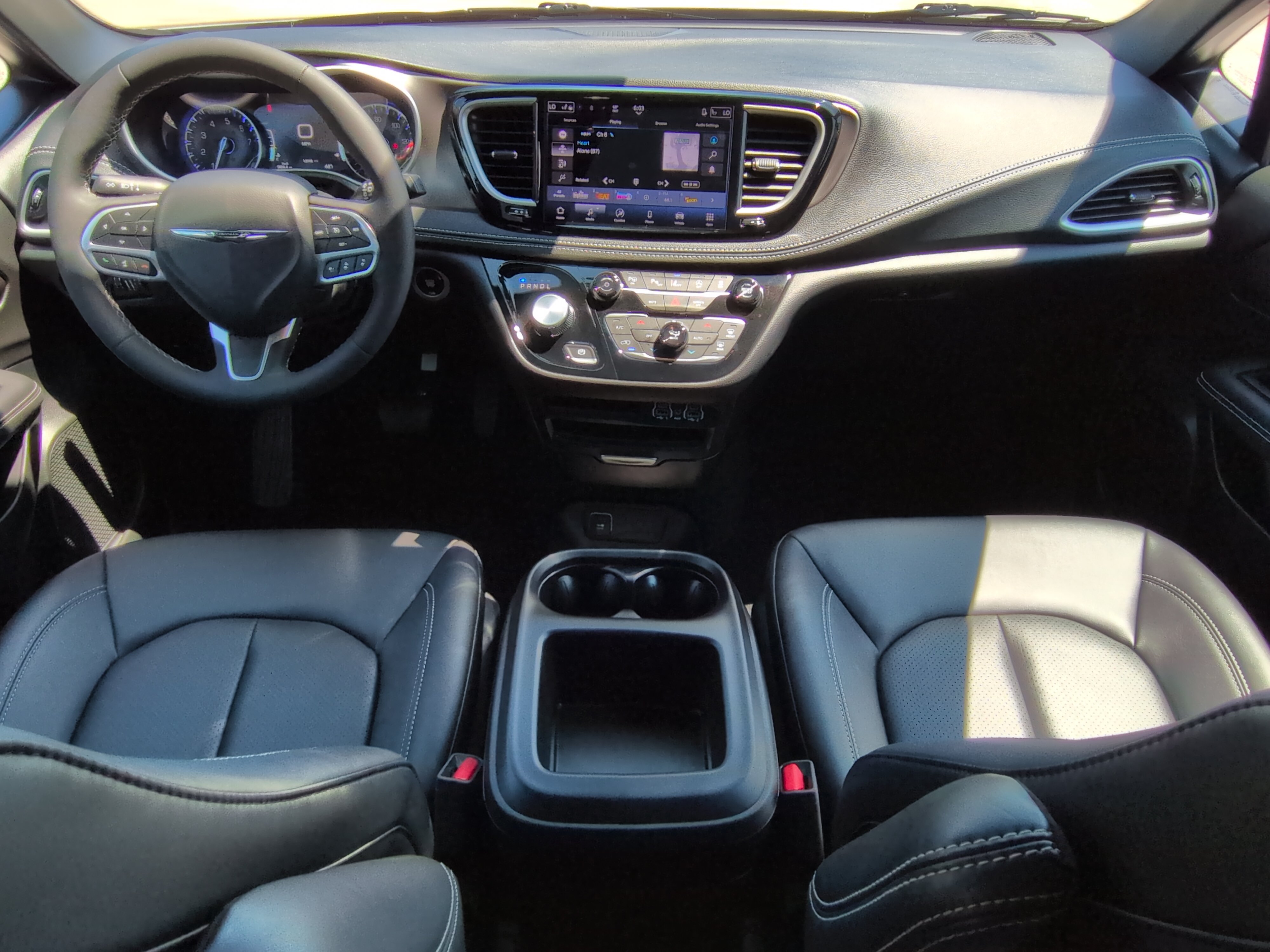 Certified 2025 Chrysler Pacifica Select FWD image 13