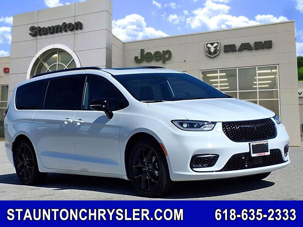 New 2026 Chrysler Pacifica Limited image 1