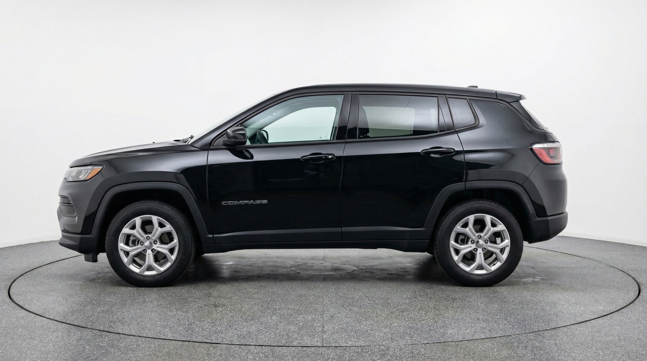 Used 2025 Jeep Compass Latitude AWD/4WD image 5