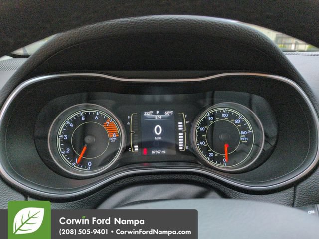 Used 2019 Jeep Cherokee Latitude w/ Cold Weather Group AWD/4WD image 15