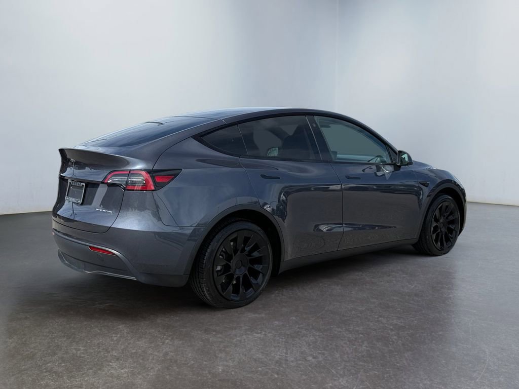 Used 2023 Tesla Model Y Long Range image 3