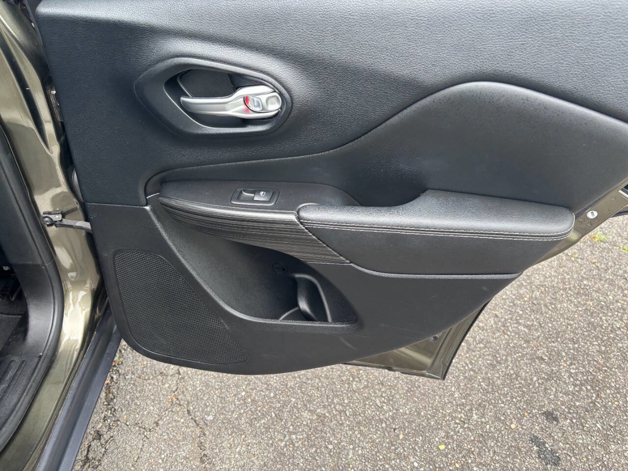 Used 2014 Jeep Cherokee Limited FWD image 20