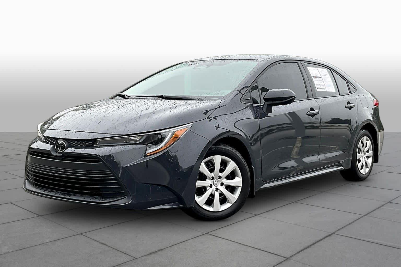 Used 2025 Toyota Corolla LE w/ Convenience Package FWD image 1