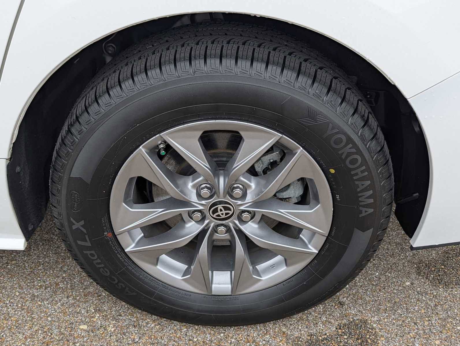 Used 2021 Toyota Sienna LE image 31