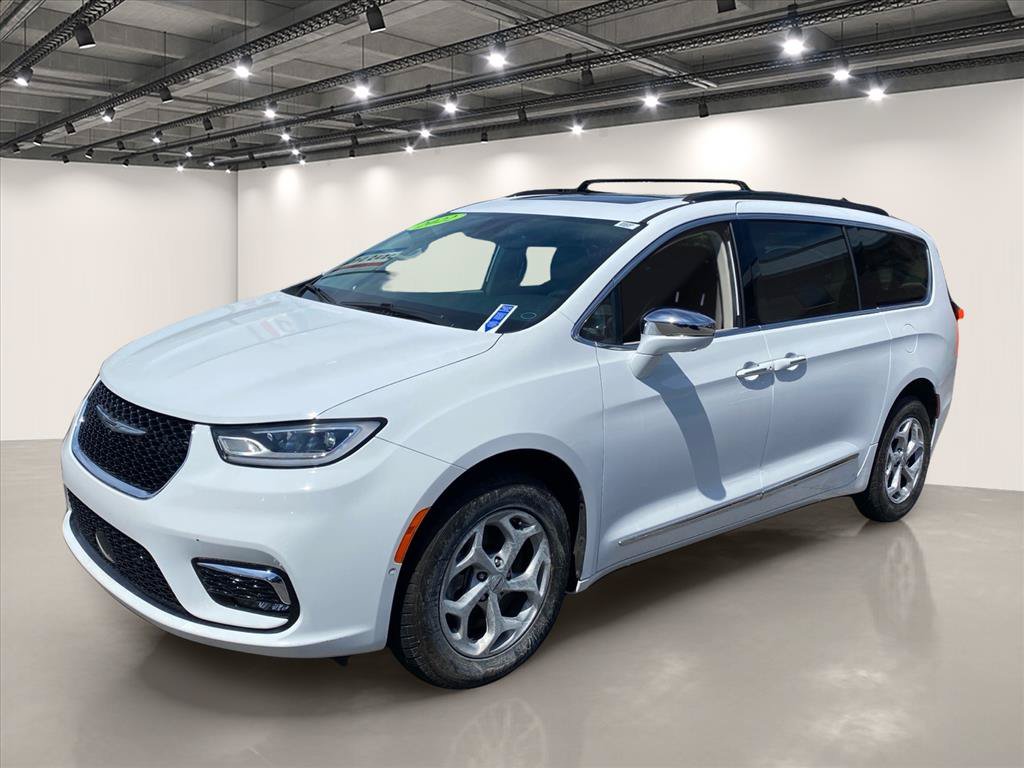 Used 2022 Chrysler Pacifica Limited AWD/4WD image 3