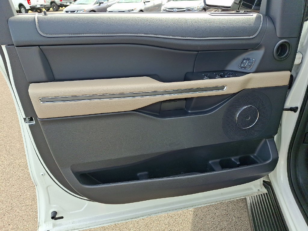 Used 2024 Ford Expedition XLT AWD/4WD image 16