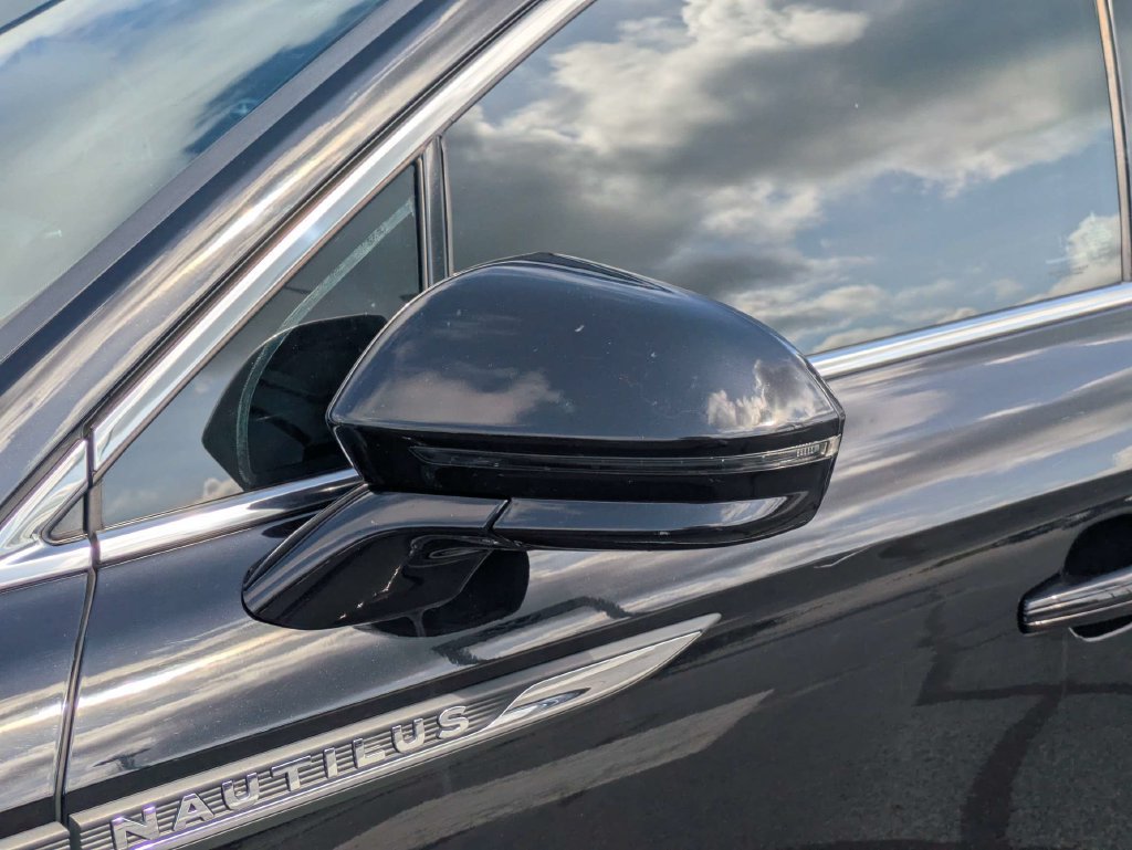 Used 2022 Lincoln Nautilus Reserve w/ Luxury Package FWD image 13