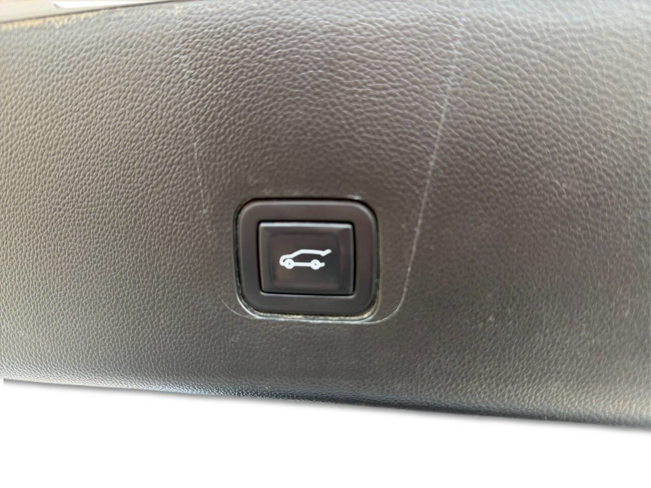 Used 2021 Chevrolet Traverse Premier AWD/4WD image 24