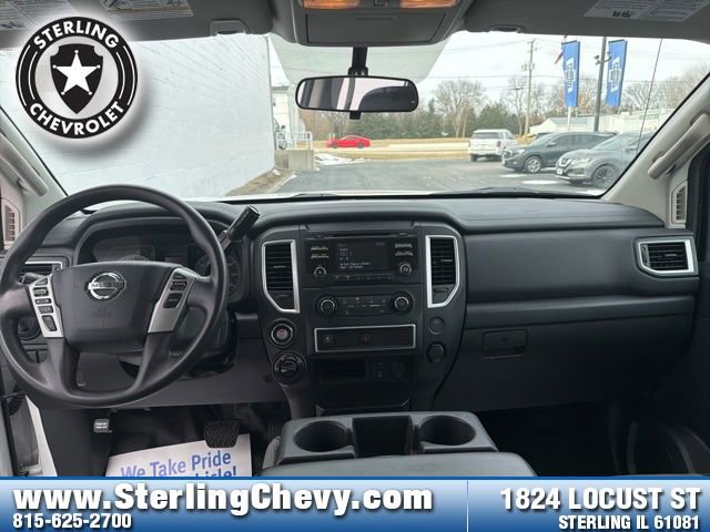 Used 2017 Nissan Titan S image 9