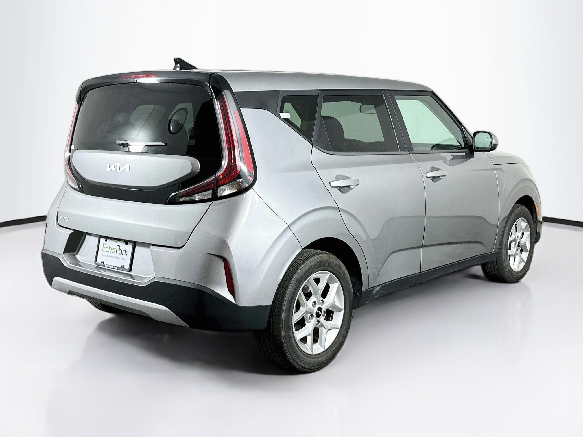Used 2025 Kia Soul LX w/ LX Technology Package FWD image 9