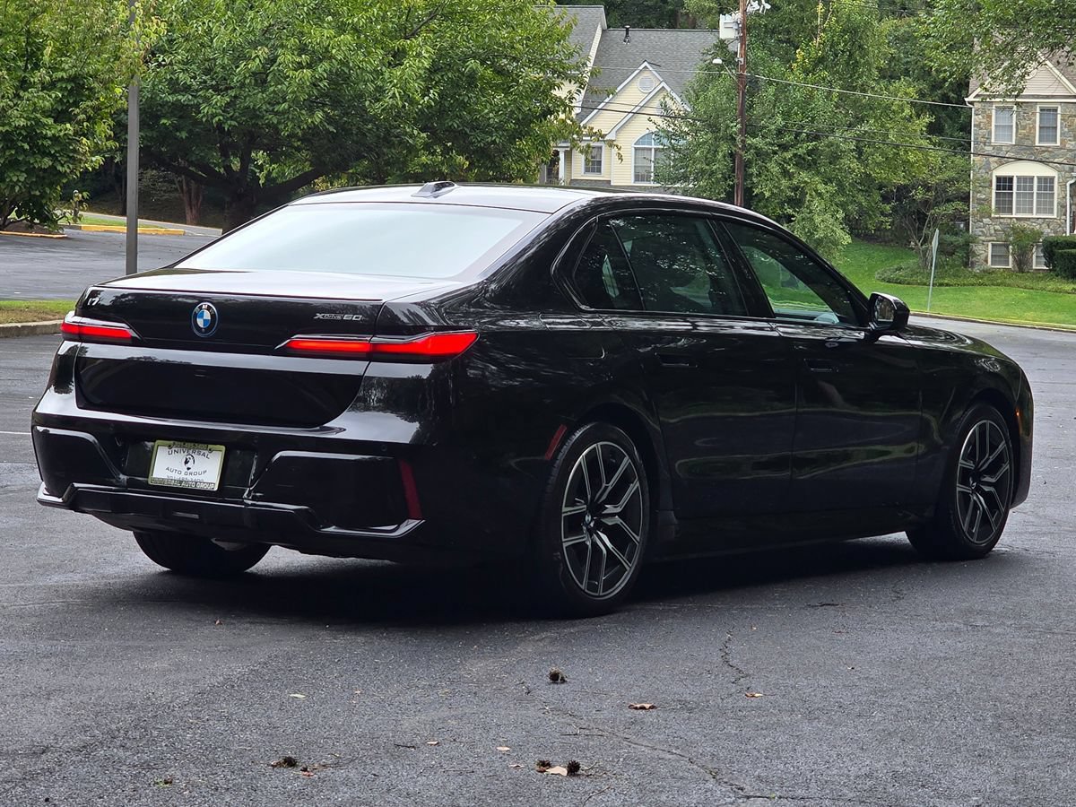 Used 2023 BMW i7 xDrive60 w/ Parking Assistance Package AWD/4WD image 6