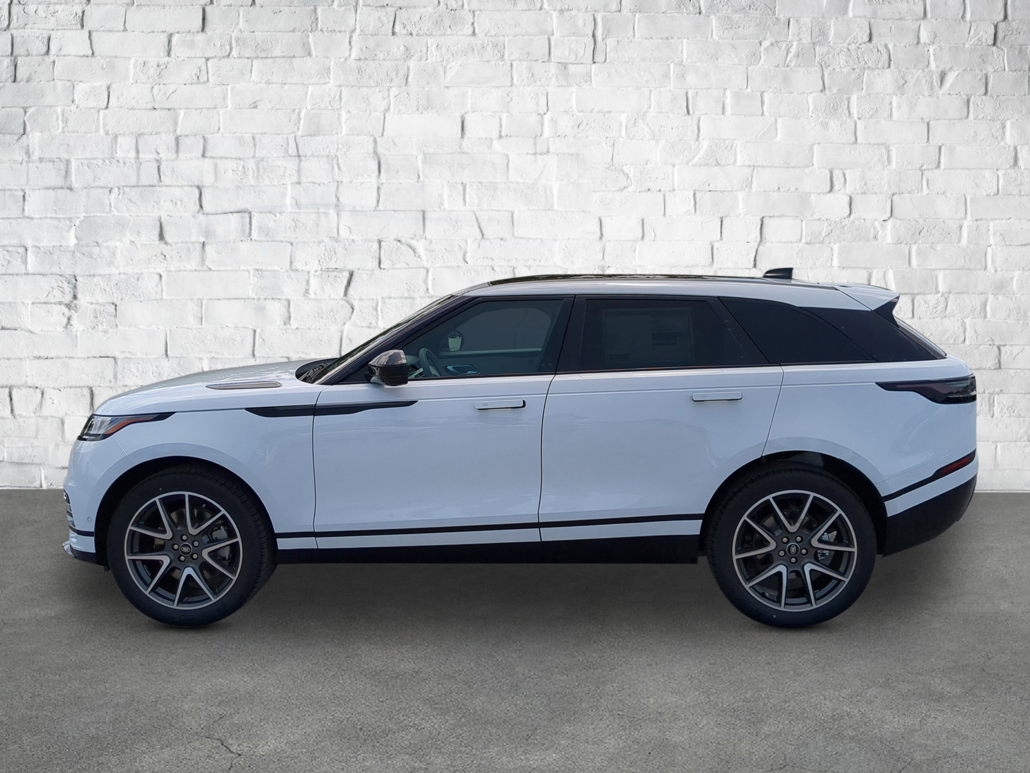 New 2026 Land Rover Range Rover Velar Dynamic SE image 3
