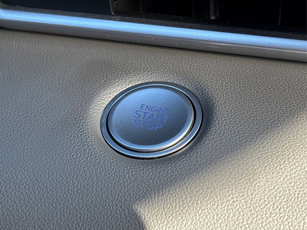Certified 2025 Hyundai Elantra Sport image 27